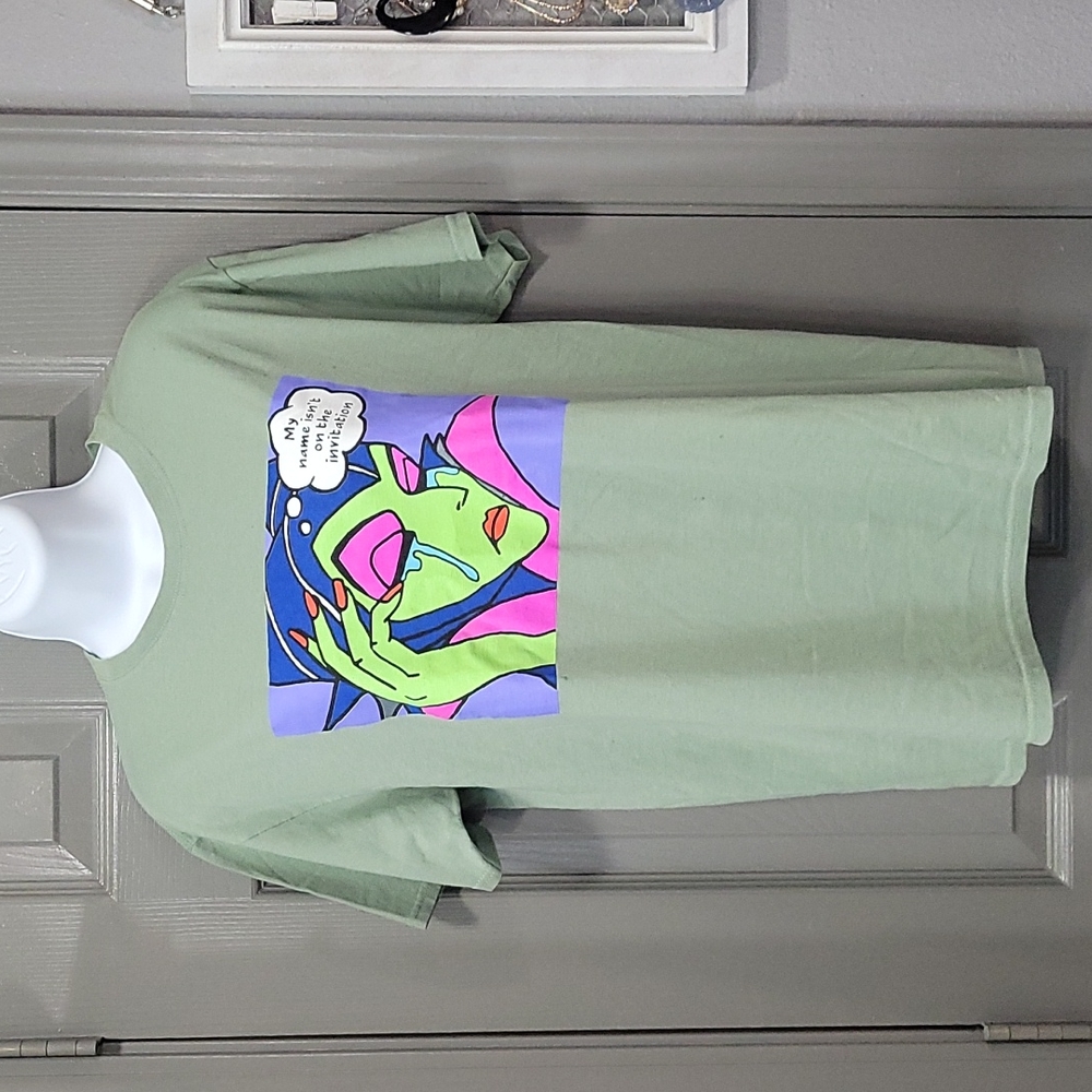NEVER WORN VILLIAN TEE